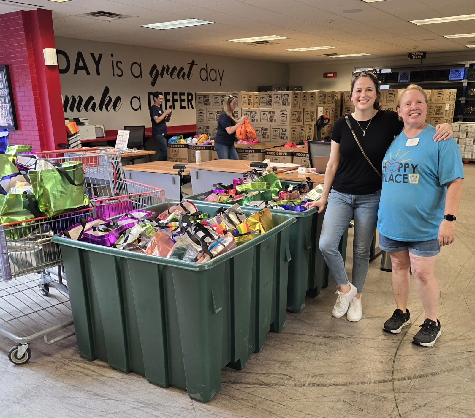 Alkami’s Kim Mason delivers donations to Minnie’s Food Pantry on behalf of the Alkami organization.